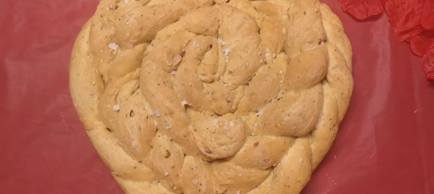 CORAZÓN DE PAN TRENZADO