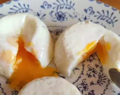 Step <p>Añade el agua, el concentrado y la sal y cocina 25 minutos 100º giro inverso velocidad cuchara</p><p>(Si queremos aprovechar el vapor pondremos temperatura varoma)</p> illustration