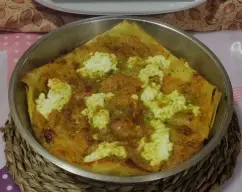 Step <p>Seleccione la fuente rectangular que quepa en el varoma y reserve. Ponga en el vaso el parmesano, perejil y la pimienta y ralle 10seg/vel 10. Ponga 2 cucharadas en un bol pequeño y el resto en otro bol y reserve ambos.<br></p> illustration