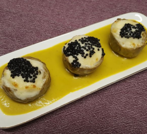 ALCACHOFAS GRATINADAS CON CAVIAR DE MUJOL SOBRE FONDO DE VERDURAS CON Thermomix®